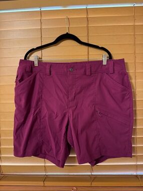 Duluth Trading Co Wine “Dry on The Fly” Shorts